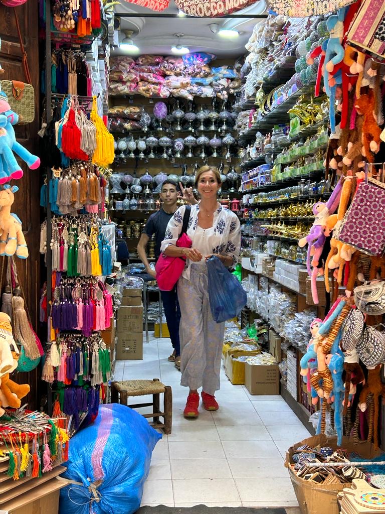 Gina nel caos del suk di Marrakech